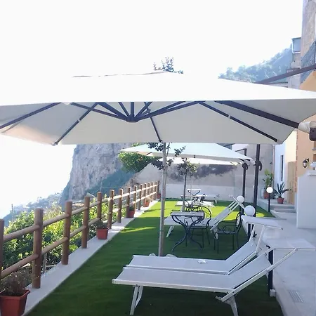 Будинок відпочинку Villa Amalfi *
